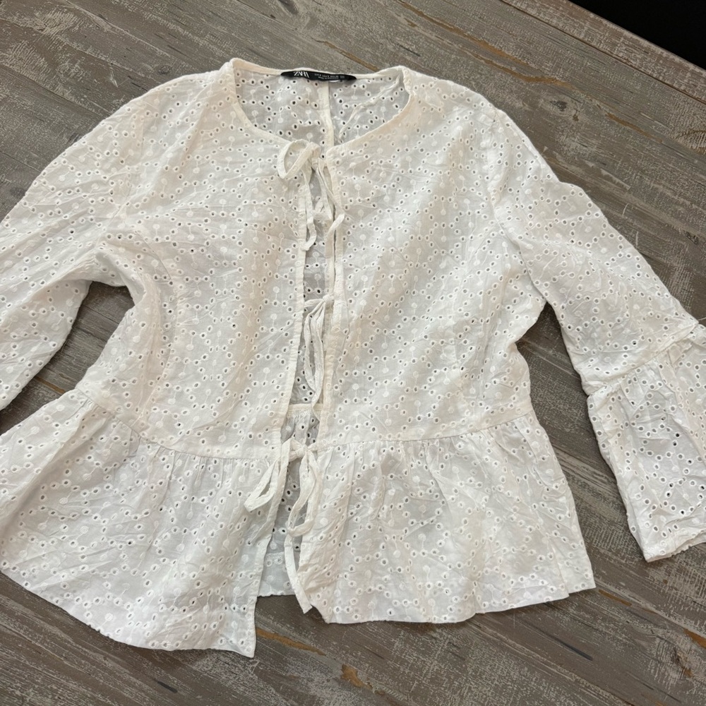 Zara White Eyelet Lace Set Ensemble Peplum Blouse Flat Front Shorts - Picture 7 of 8
